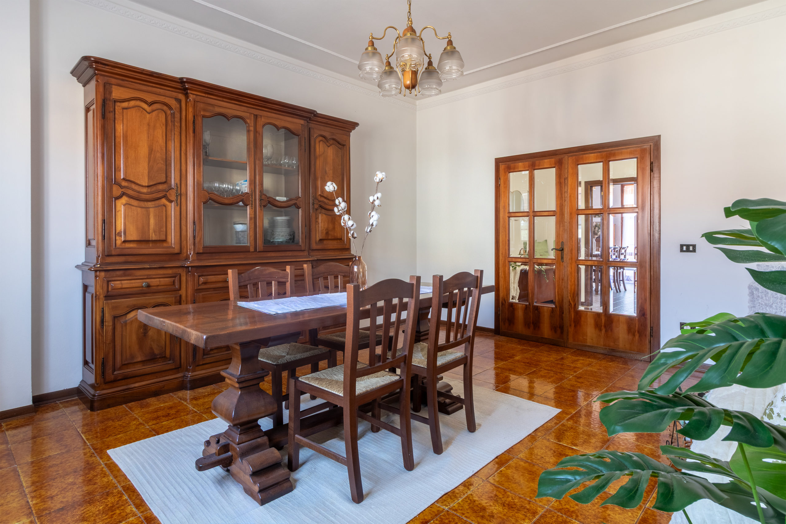 Luminoso appartamento con giardino, terrazze e cantina – D/320